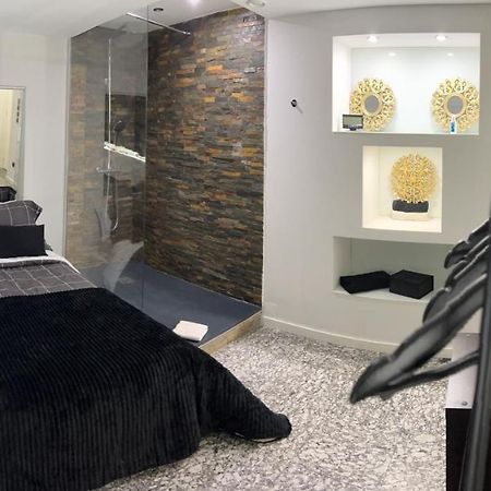Modern Room With Indoor Shower Near The River - Quarto Moderno Com Duche Interior Proximo Da Ribeira 빌라노바데가이아 외부 사진